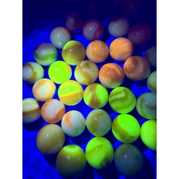 VTG. Akro Alley, Peltier, Rainbow Yellow Glass Marbles Lot Of 44 - Picture 5 of 15